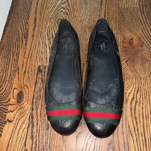 Gucci Black and Green Flats with Red Stripe